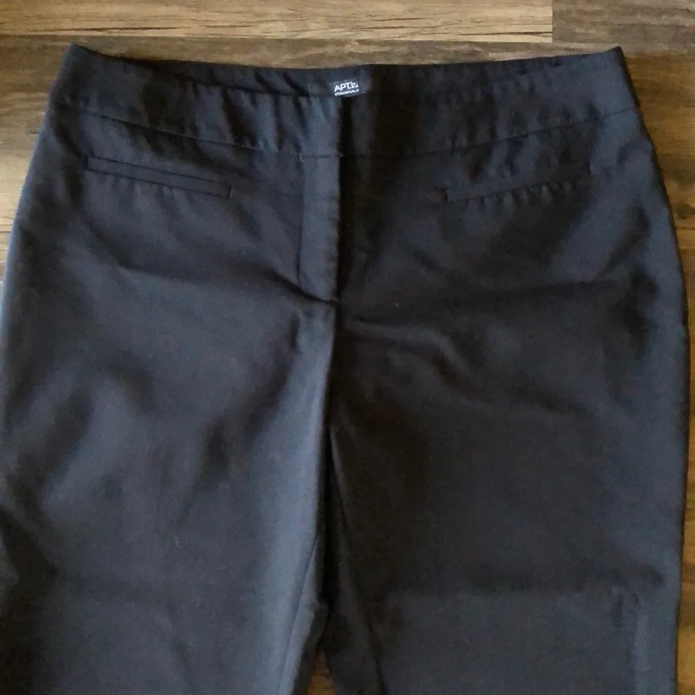 Apt. 9 Black Cropped Pants size 8